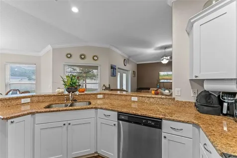 366 Lake Street Umatilla FL 32784
