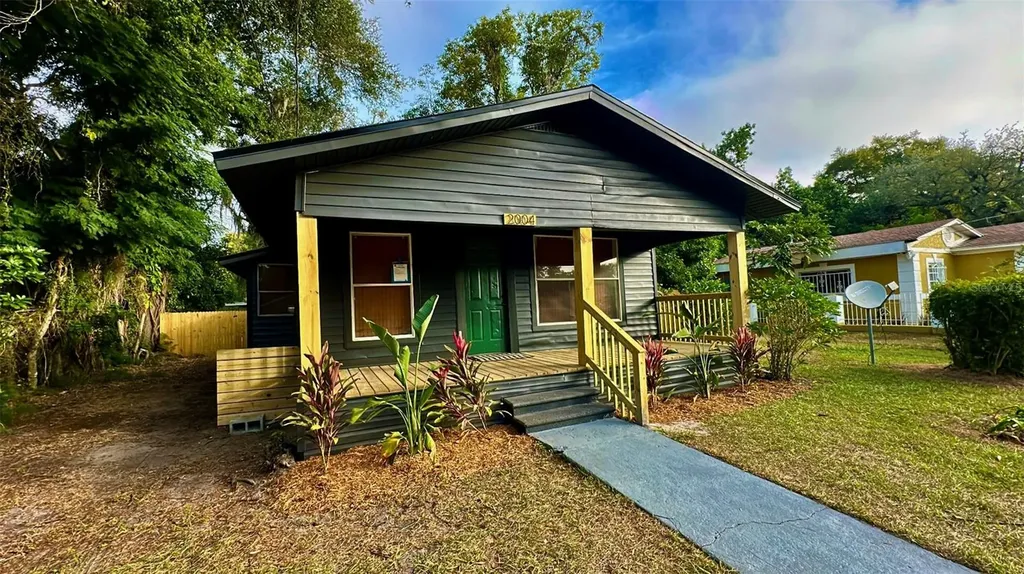 2004 E Ellicott Street Tampa FL 33610
