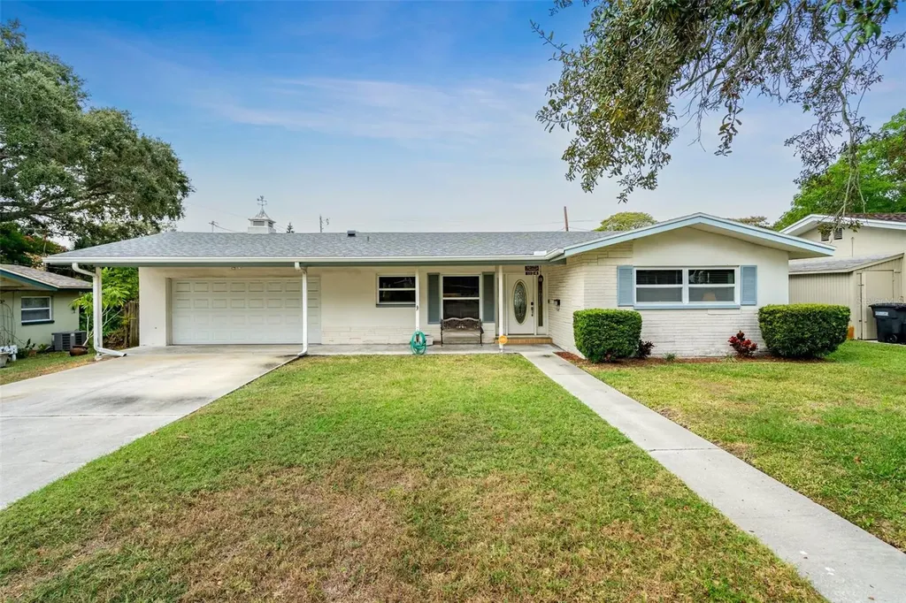 1104 Live Oak Court Clearwater FL 33756