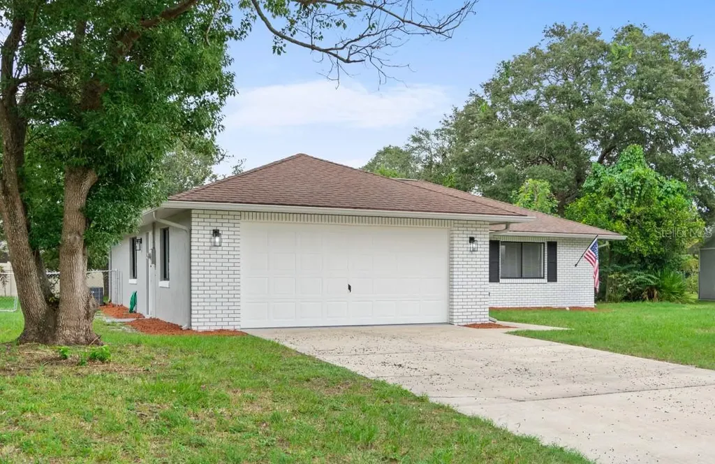 1074 Falcon Street Deltona FL 32725