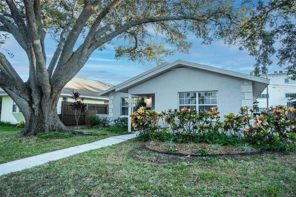 120 42nd Avenue N St Petersburg FL 33703