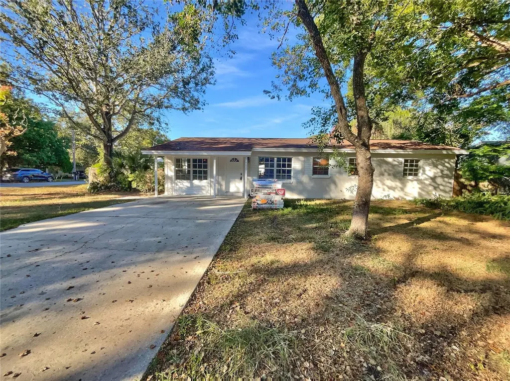 4025 Poinsettia Avenue Mount Dora FL 32757