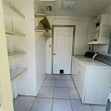 5261 94th Avenue N Pinellas Park FL 33782