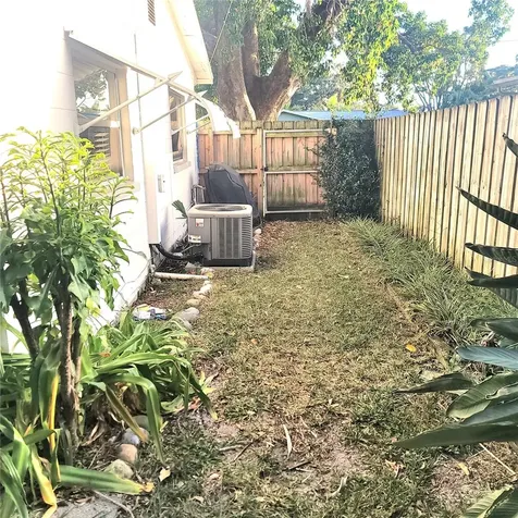 5261 94th Avenue N Pinellas Park FL 33782