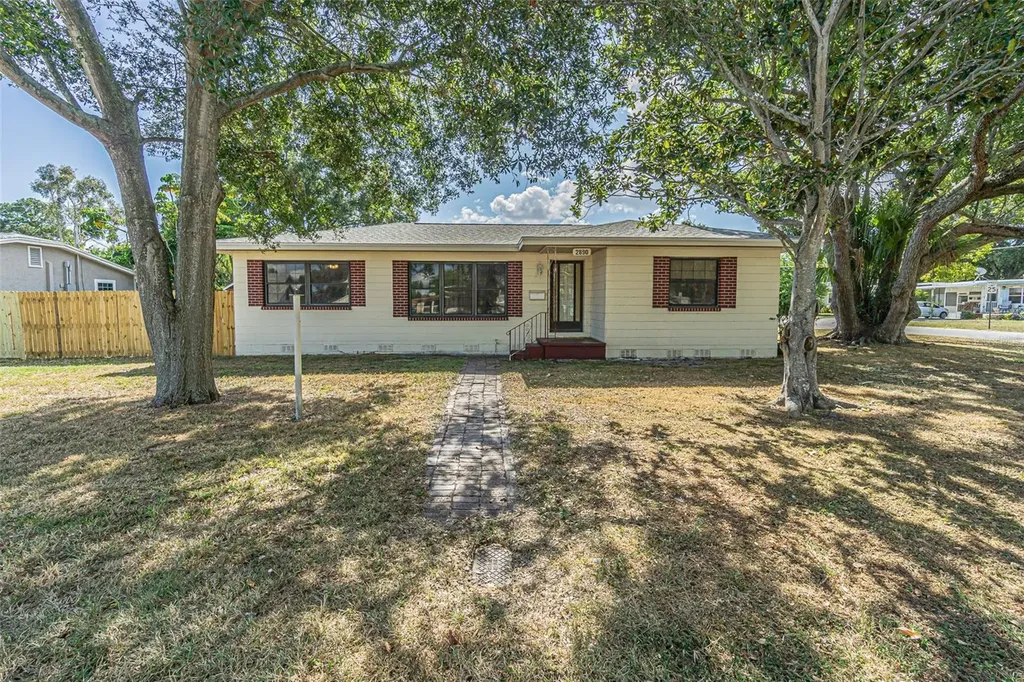 2890 40th Avenue N St Petersburg FL 33714