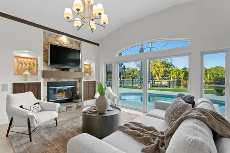 4726 Paradise Way S St Petersburg FL 33705