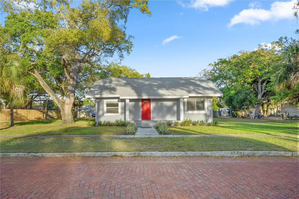 3918 8th Street S St Petersburg FL 33705