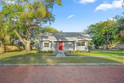 3918 8th Street S St Petersburg FL 33705