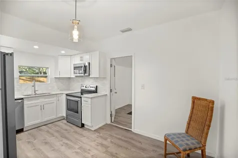 3918 8th Street S St Petersburg FL 33705