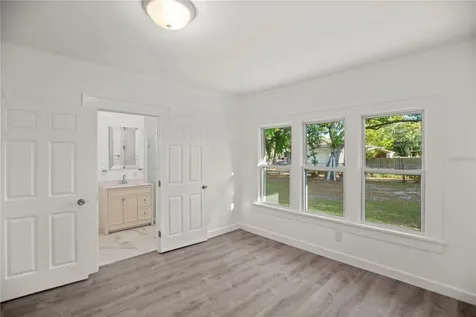 3918 8th Street S St Petersburg FL 33705
