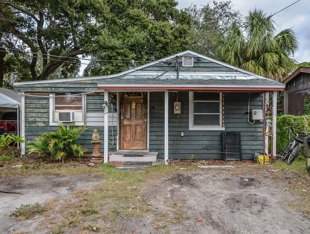 7151 51st Avenue N St Petersburg FL 33709