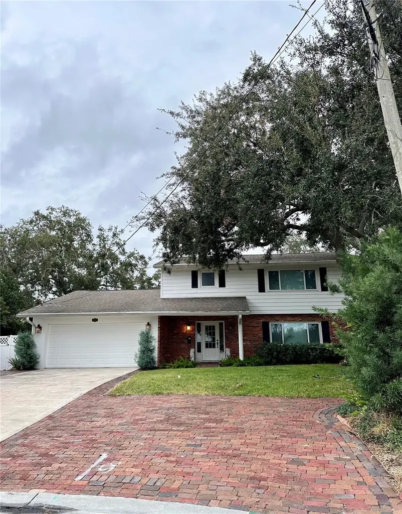 1318 49th Avenue NE St Petersburg FL 33703