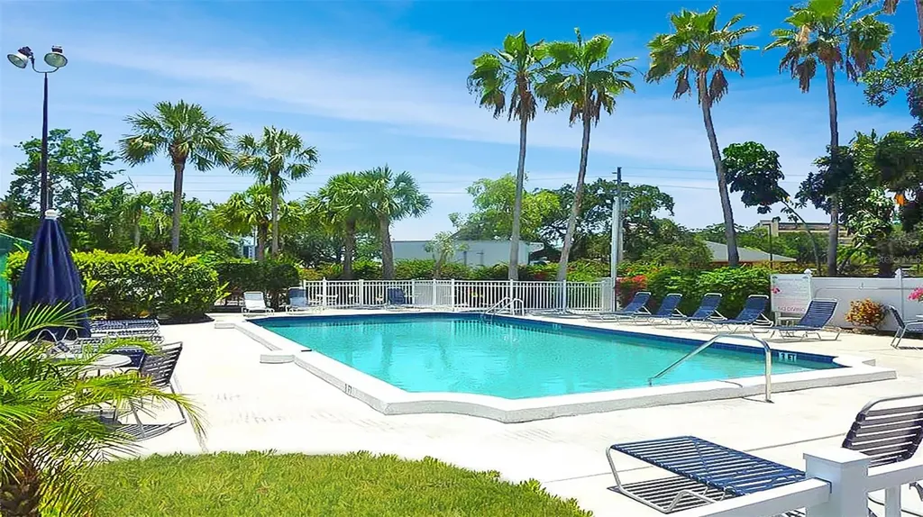 1327 Siesta Bayside Drive Sarasota FL 34242