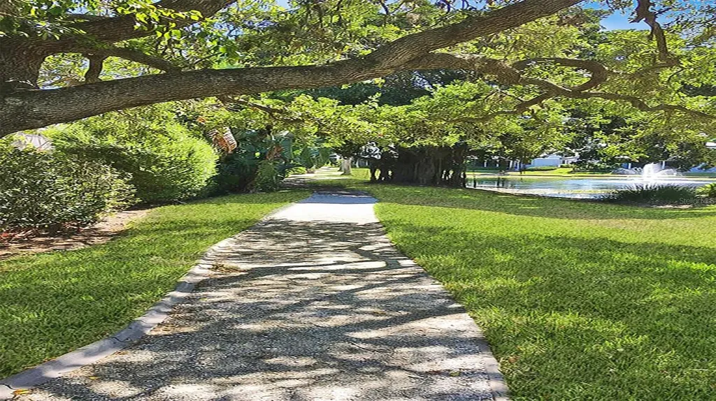 1327 Siesta Bayside Drive Sarasota FL 34242