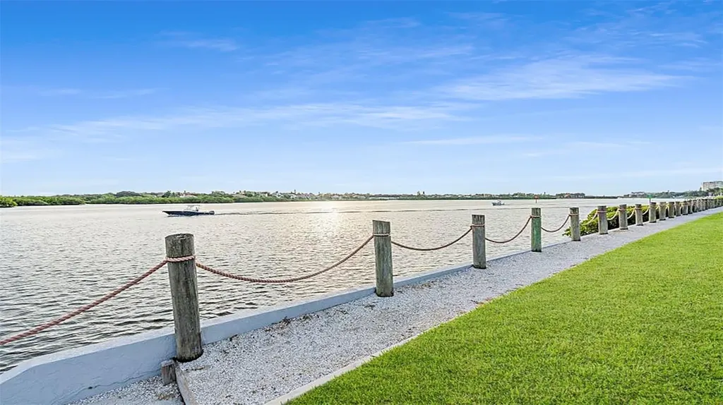 1204 Siesta Bayside Drive Sarasota FL 34242