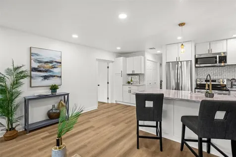 1898 New Hampshire Avenue NE St Petersburg FL 33703