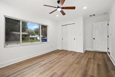 1898 New Hampshire Avenue NE St Petersburg FL 33703