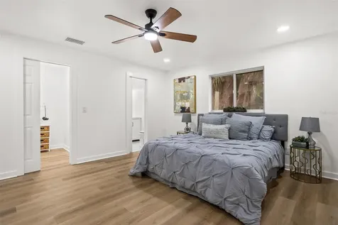 1898 New Hampshire Avenue NE St Petersburg FL 33703