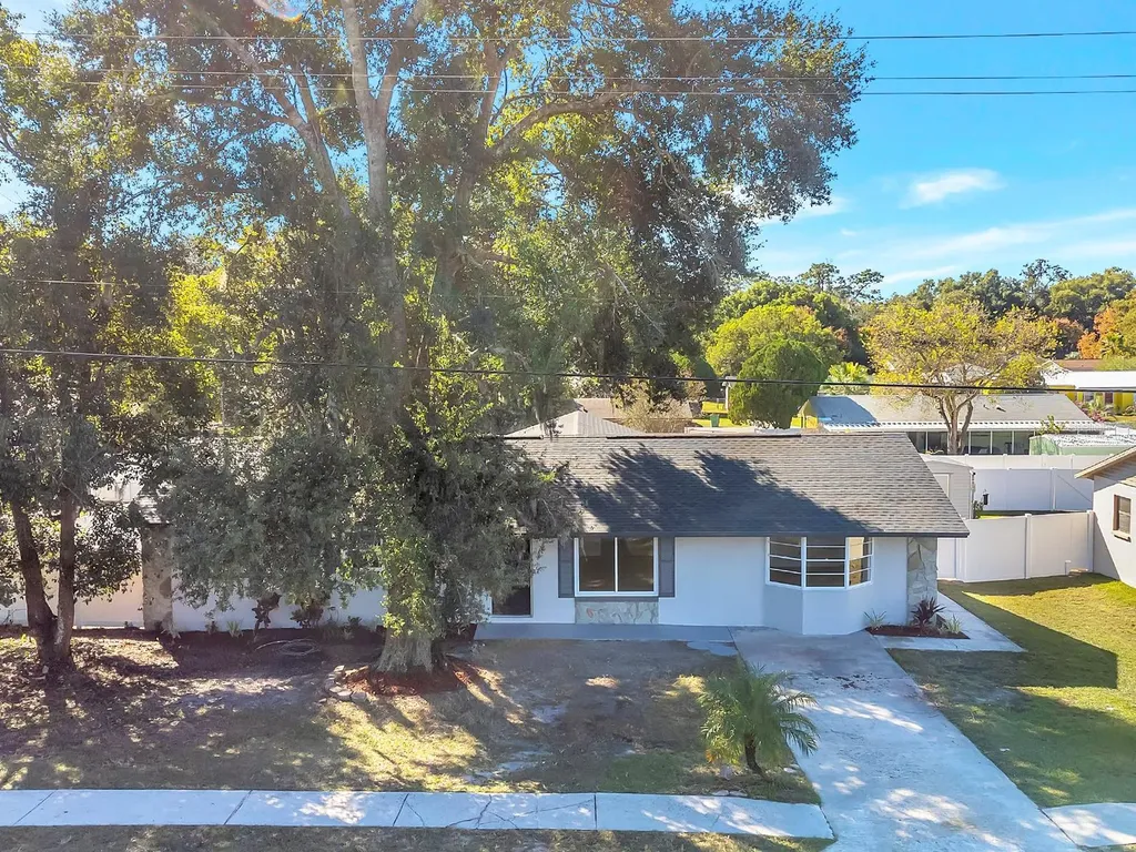 39030 South Avenue Zephyrhills FL 33542