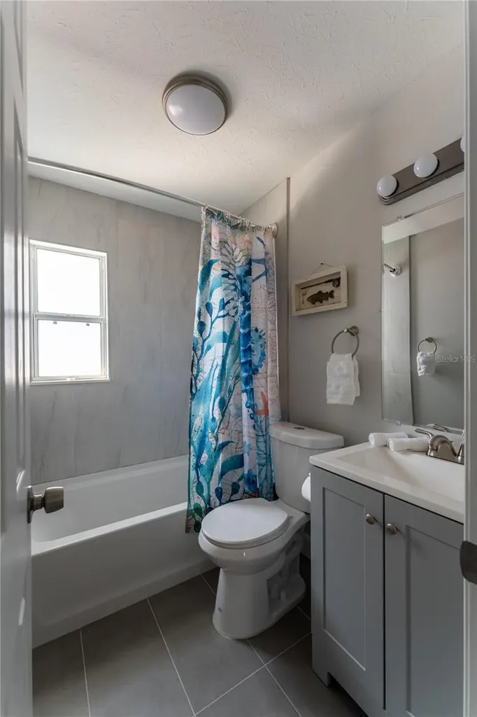604 Avenida De Mayo Sarasota FL 34242