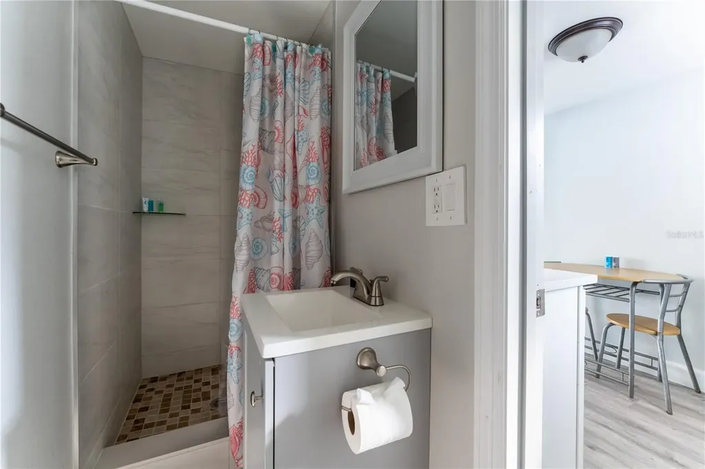 604 Avenida De Mayo Sarasota FL 34242