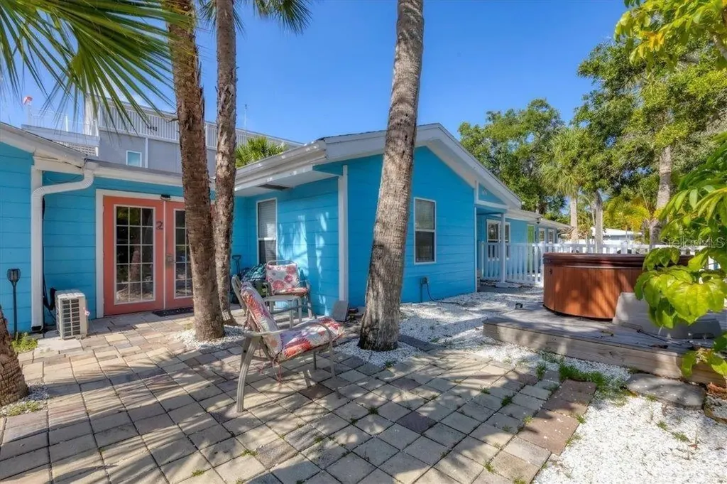 604 Avenida De Mayo Sarasota FL 34242
