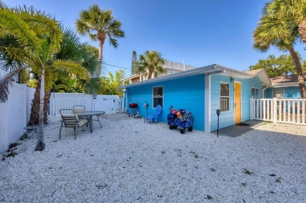 604 Avenida De Mayo Sarasota FL 34242