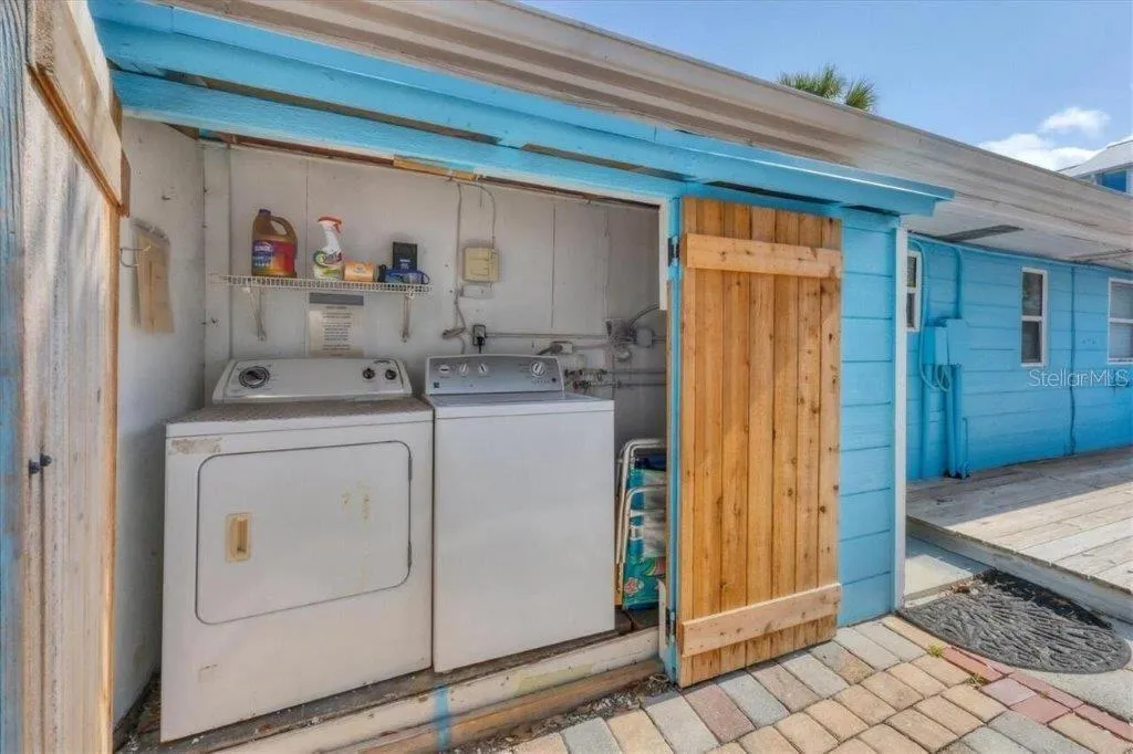 604 Avenida De Mayo Sarasota FL 34242