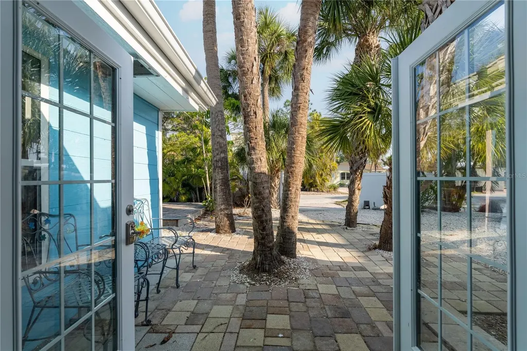 604 Avenida De Mayo Sarasota FL 34242