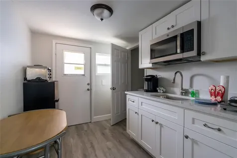 604 Avenida De Mayo Sarasota FL 34242