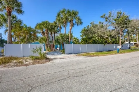 604 Avenida De Mayo Sarasota FL 34242