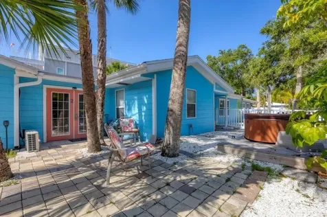 604 Avenida De Mayo Sarasota FL 34242