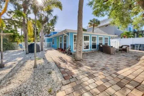 604 Avenida De Mayo Sarasota FL 34242