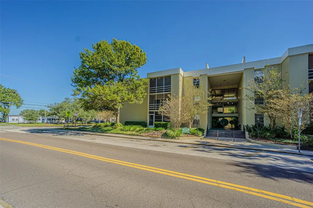 2302 S Manhattan Avenue Tampa FL 33629