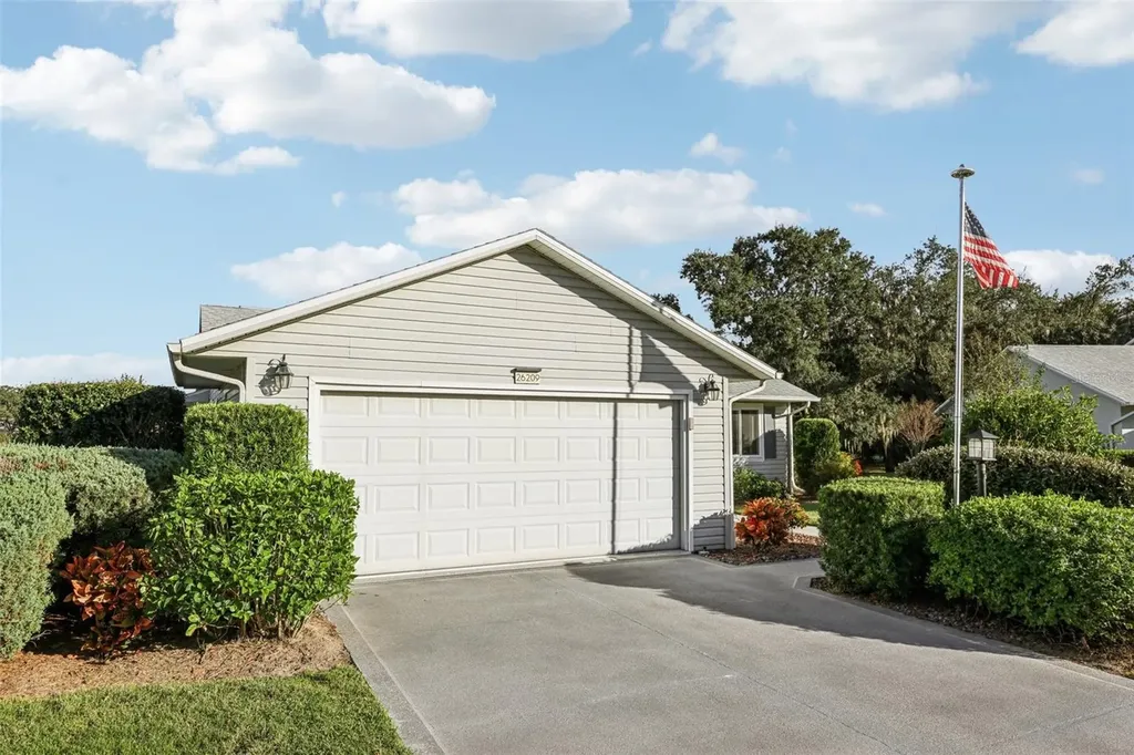 26209 Newcombe Circle Leesburg FL 34748