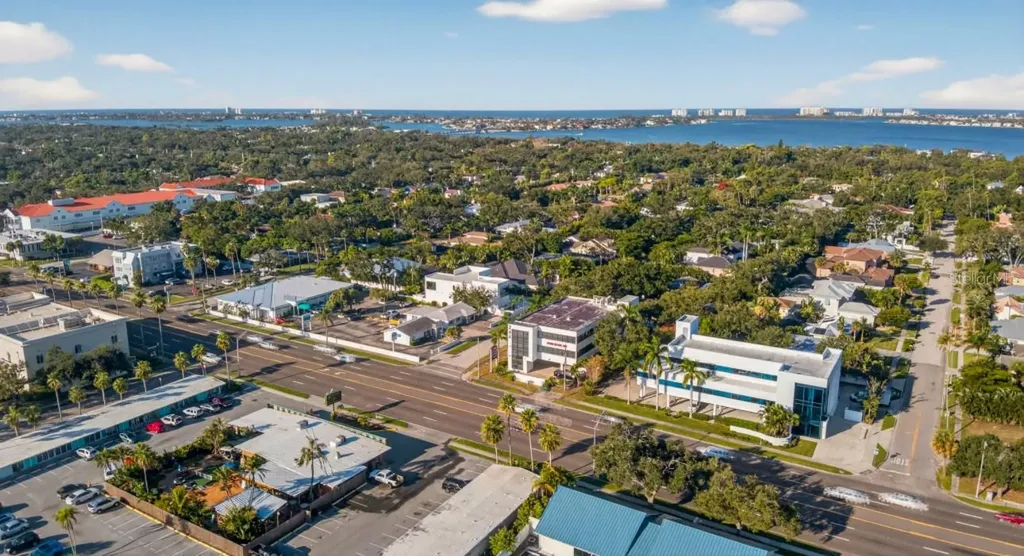 2426 S Tamiami Trail Sarasota FL 34239