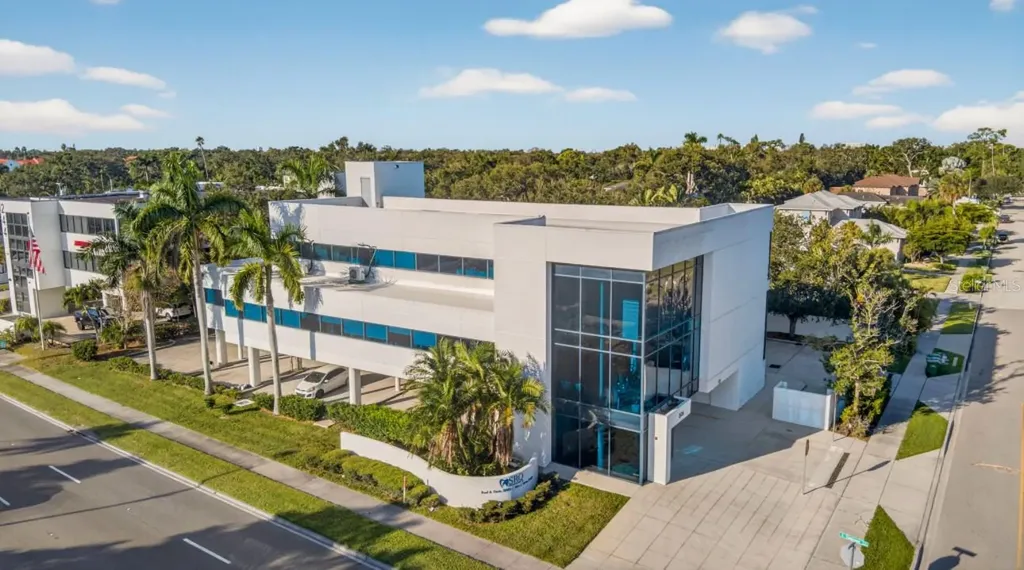 2426 S Tamiami Trail Sarasota FL 34239