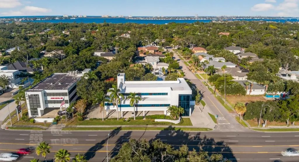 2426 S Tamiami Trail Sarasota FL 34239