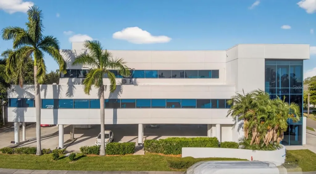 2426 S Tamiami Trail Sarasota FL 34239