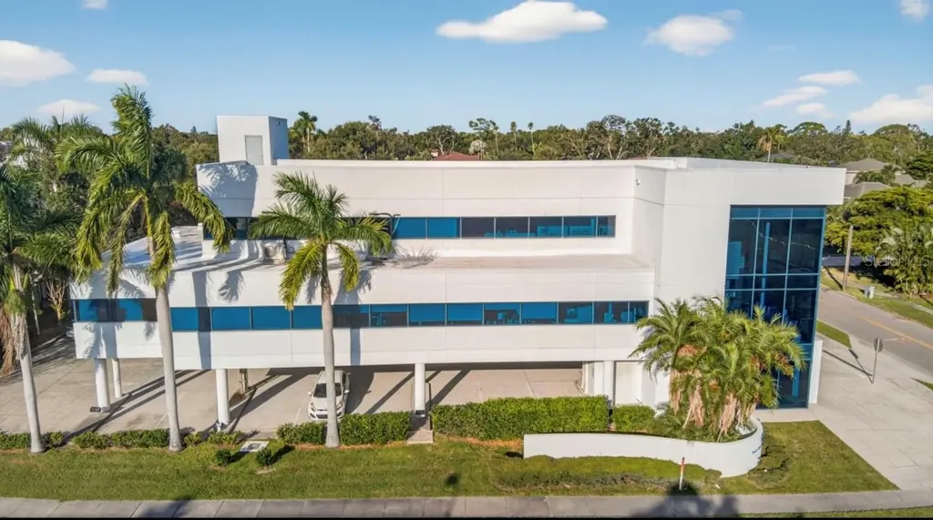 2426 S Tamiami Trail Sarasota FL 34239