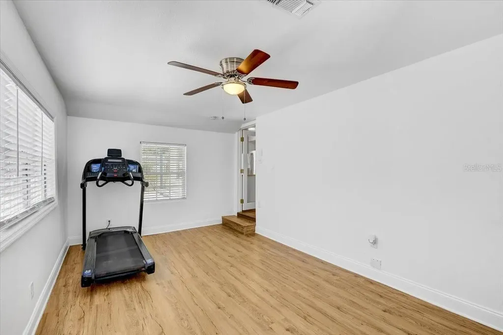 911 W Candlewood Avenue Tampa FL 33603