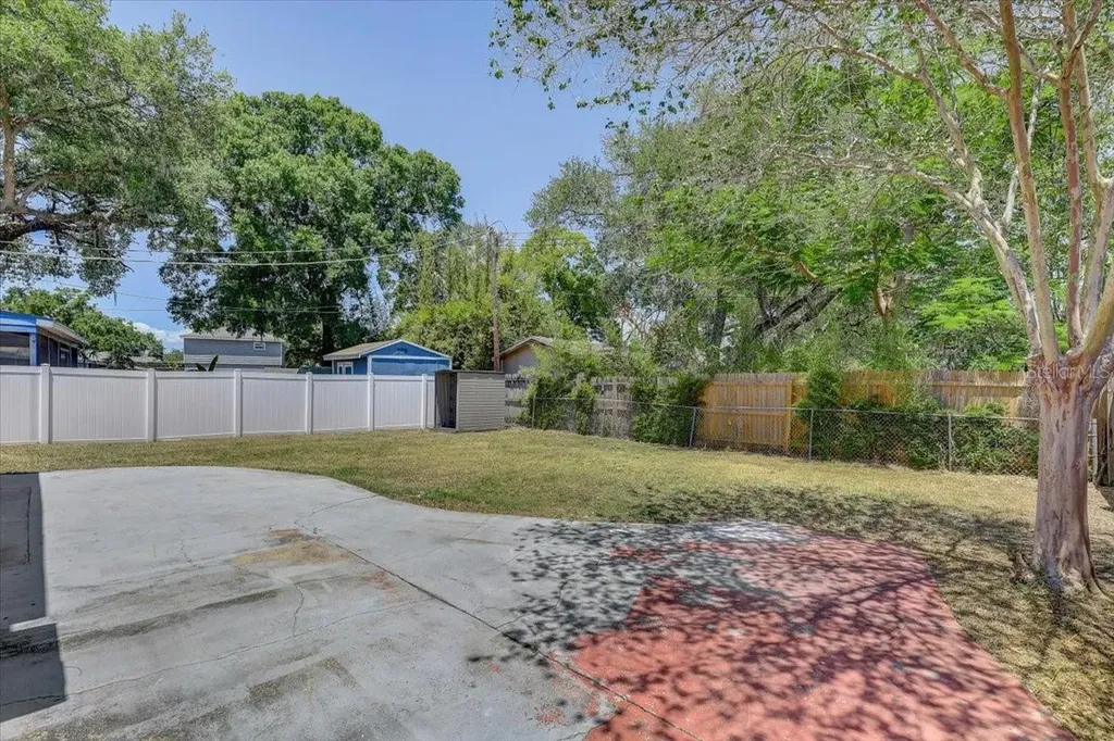 911 W Candlewood Avenue Tampa FL 33603