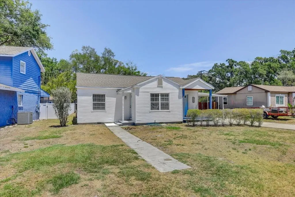 911 W Candlewood Avenue Tampa FL 33603