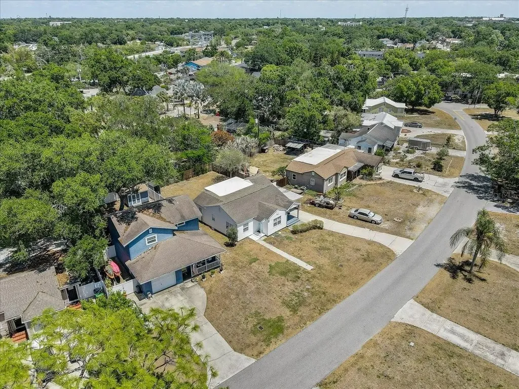 911 W Candlewood Avenue Tampa FL 33603