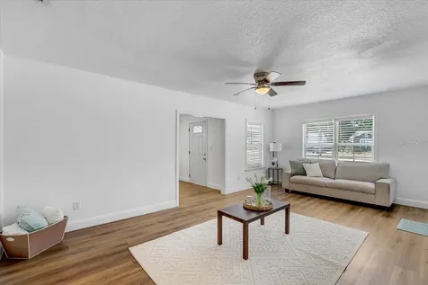 911 W Candlewood Avenue Tampa FL 33603