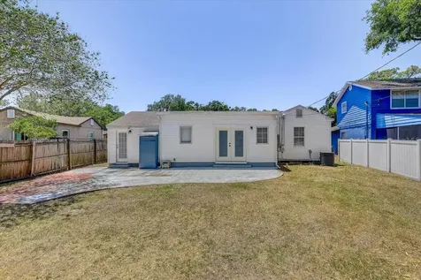 911 W Candlewood Avenue Tampa FL 33603
