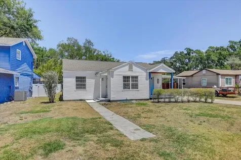 911 W Candlewood Avenue Tampa FL 33603