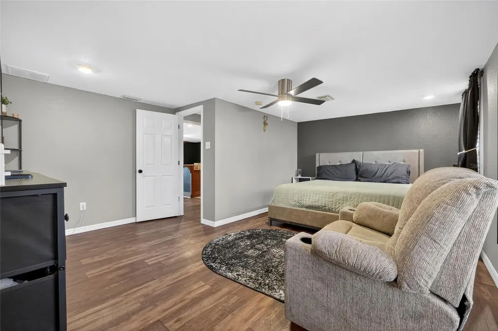 3990 59th Way N St Petersburg FL 33709