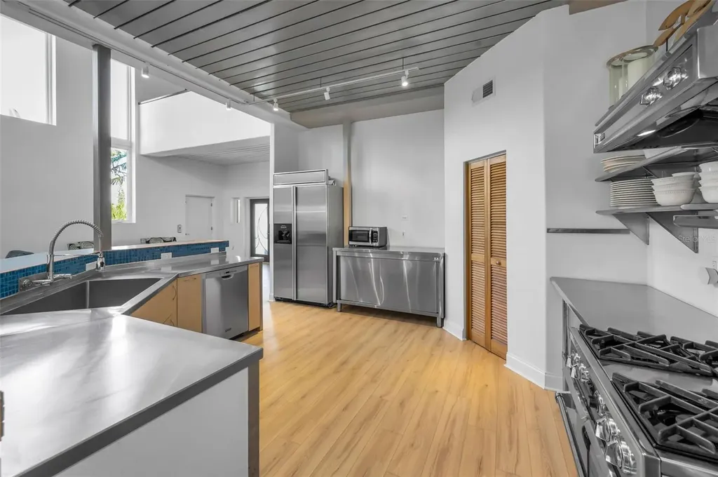 10206 4th Street E Treasure Island FL 33706
