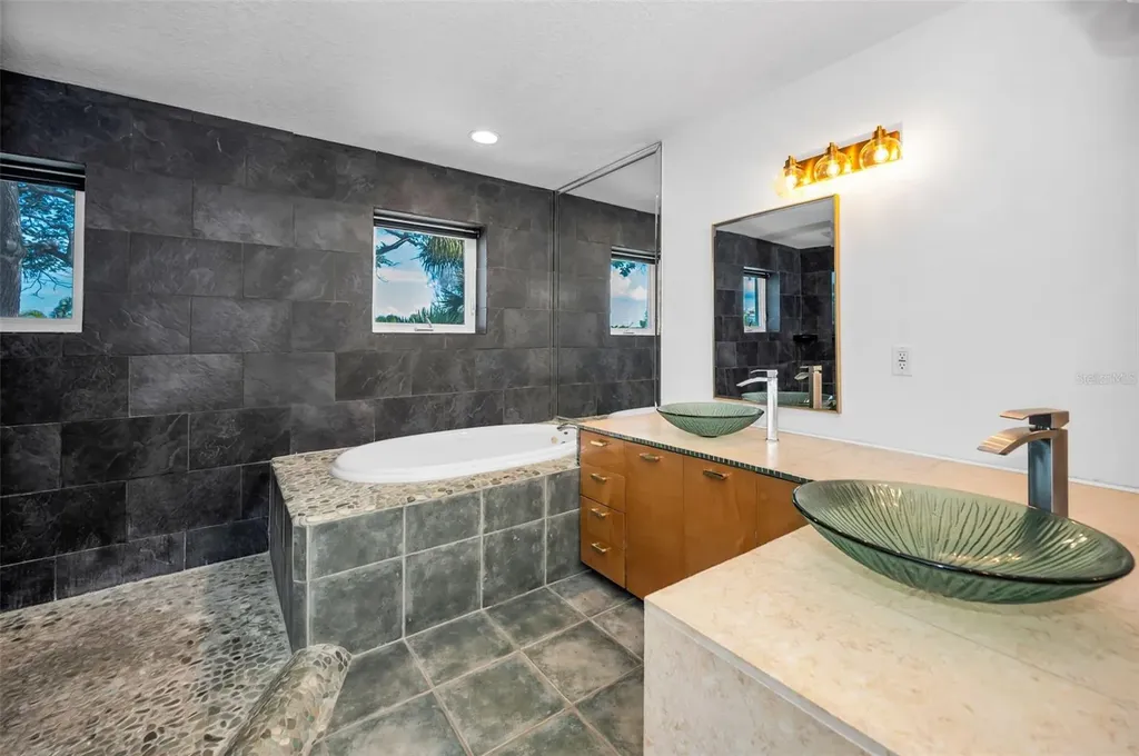 10206 4th Street E Treasure Island FL 33706